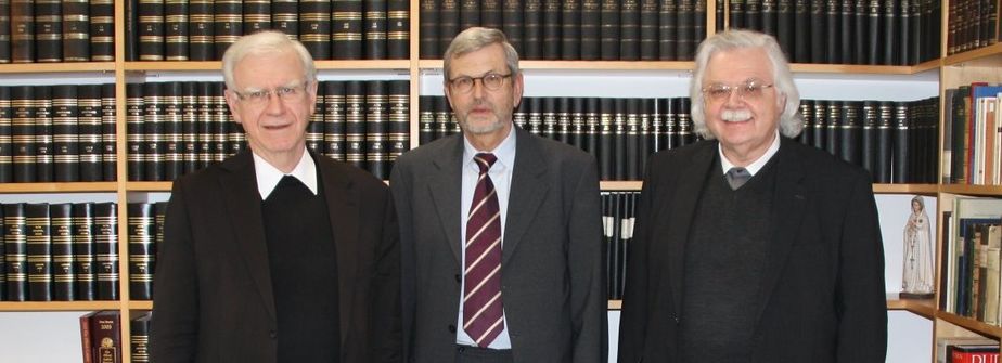 (v.l.n.r.): Generalvikar Prof. Dr. Gerhard Stanke, Dr. Reinhard Hawran und Offizial Prof. Dr. Lothar Wächter.